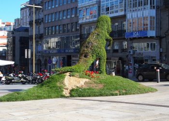 Dinoseto de Vigo: calvo, manco y desdentado