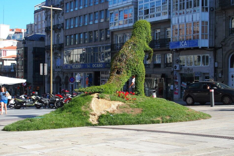 Dinoseto de Vigo: calvo, manco y desdentado