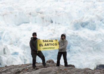 Las youtubers Yellow Melow y María Cadepe llegan al Ártico con 180.000 firmas para la campaña de Greenpeace para protegerlo