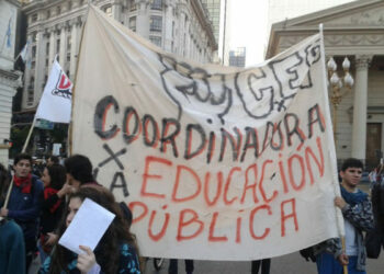 Argentina: Miles de estudiantes secundarios marcharon en defensa de la educación pública