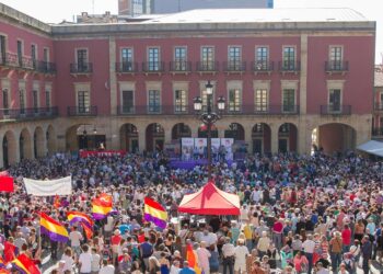 Garzón coincide con CC.OO. y UGT en que las políticas del PP son el «principal enemigo» para el carbón asturiano