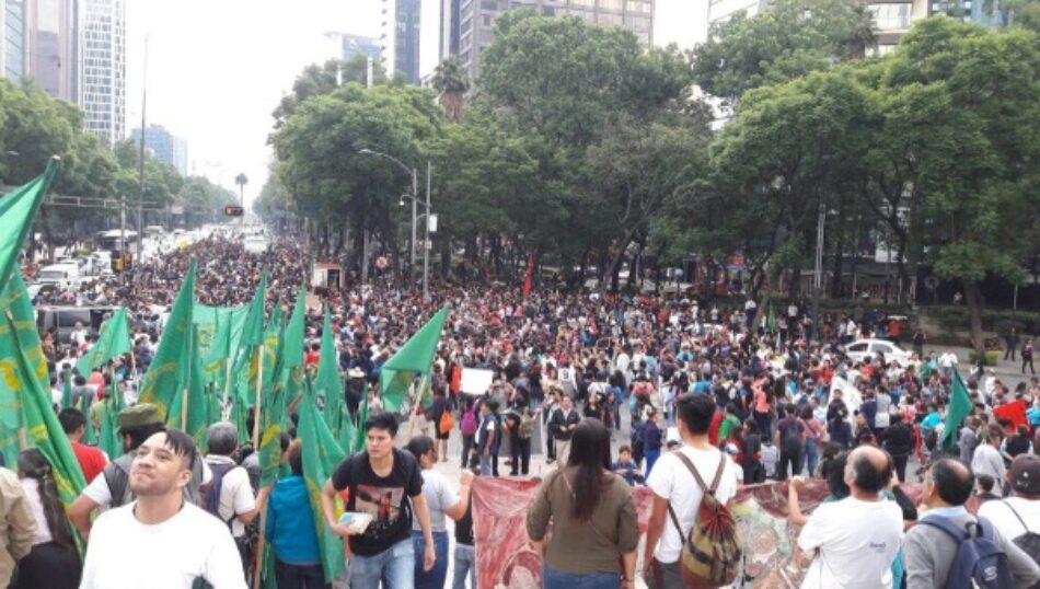 Maestros de México marchan por diálogo verdadero con Gobierno