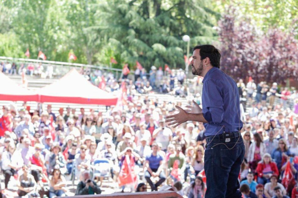 Alberto Garzón: «No entiendo cómo hay gente en el PSOE que prefiere que gobierne Rajoy o Rivera a nosotros»