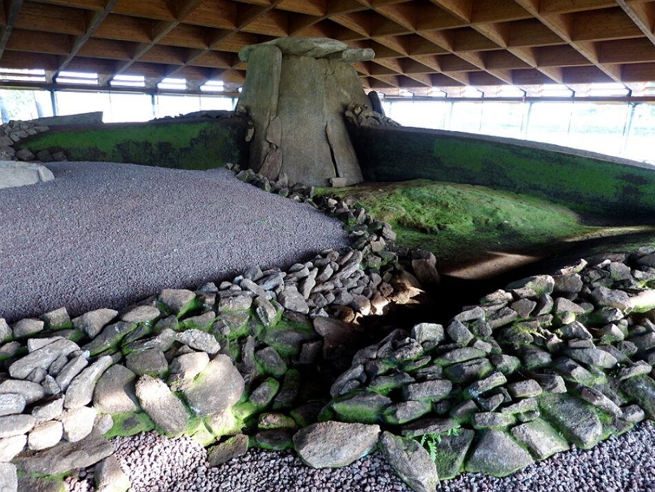 La medición de las condiciones ambientales del Dolmen de Dombate confirma los problemas de humedad derivados de la masificación del monumento