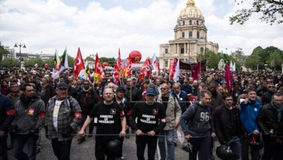 Francia: Hollande flexibiliza por decreto / Franceses anuncian nueva protesta contra reforma laboral