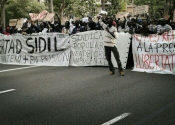 Detienen al portavoz y seis compañeros del Sindicato Popular de Vendedores de Barcelona