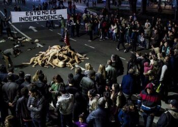 «Esto no es independencia», la audaz protesta de un grupo de artistas en argentina