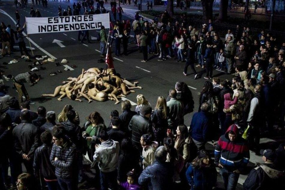 «Esto no es independencia», la audaz protesta de un grupo de artistas en argentina