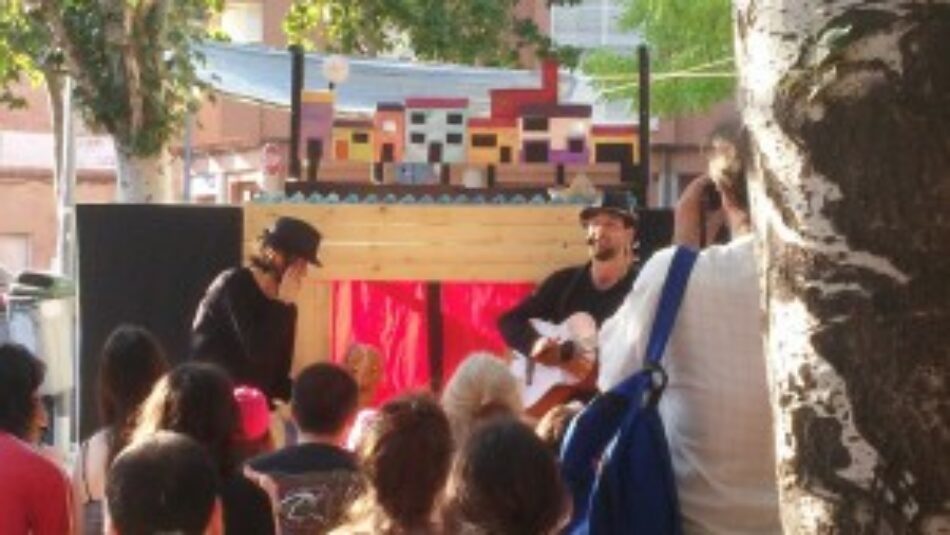 Un centenar de persones assisteixen a l´espectacle de titelles dels “Títeres desde abajo” a Sabadell