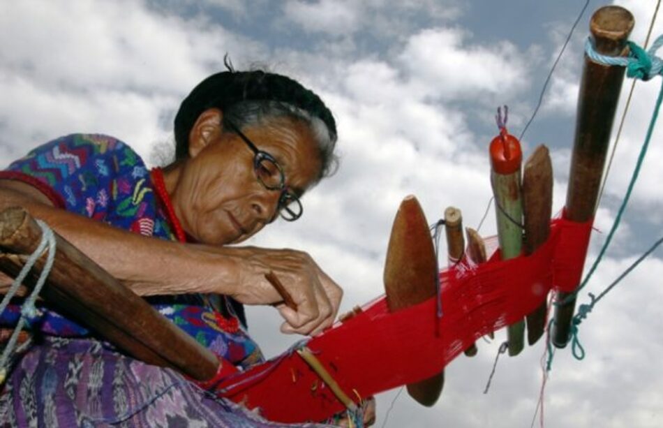 Guatemala: Tejedoras exigen ley sobre textiles artesanales