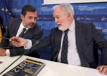 Podemos, IU, EQUO e ICV tachan de “pantomima” la comparecencia de mañana de Arias Cañete en la comisión de Asuntos Jurídicos de la Eurocámara