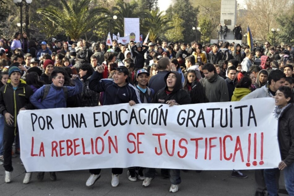 Estudiantes critican la reforma a la educación y piden la renuncia de la ministra del área en Chile