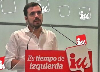 Alberto Garzón pide a Sánchez que muestre «voluntad política» para intentar formar un gobierno de progreso que contaría con más apoyos que uno de Rajoy