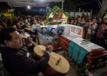 México: Funeral mixteco para profesor de la CNTE