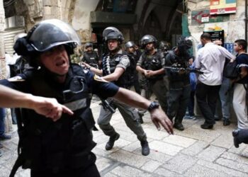 Fuerzas israelíes irrumpen violentamente en la Mezquita Al-Aqsa