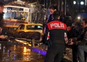 Ascienden a seis los policías muertos por el atentado con un coche bomba en Turquía