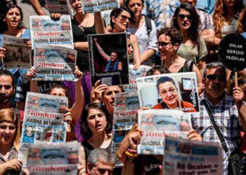 Turquía detiene a 17 periodistas de diario prokurdo