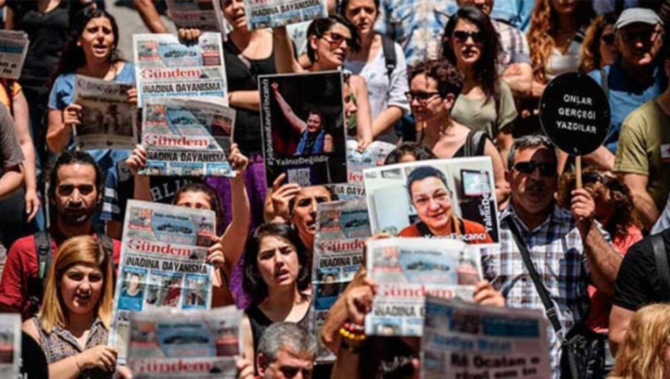 Turquía detiene a 17 periodistas de diario prokurdo