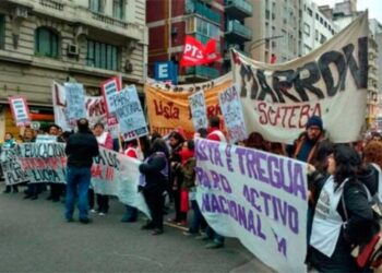 Docentes de Buenos Aires exigen paro nacional