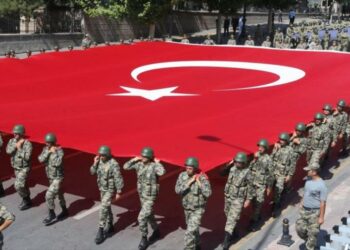 Turquía oficializa el despido inapelable de 40 mil funcionarios