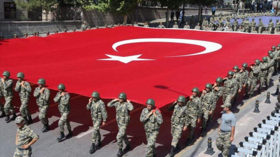 Turquía oficializa el despido inapelable de 40 mil funcionarios