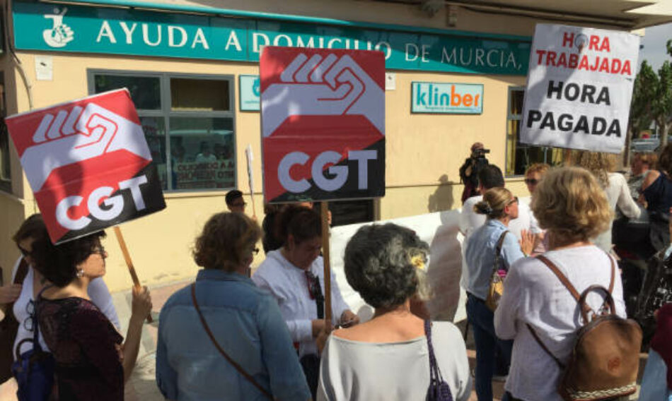 El Ayuntamiento de Murcia pretende sancionar económicamente a la concesionaria de ayuda a domicilio mientras la plantilla sigue sin cobrar