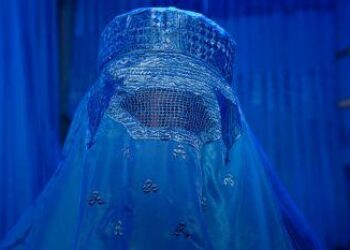 Enjauladas. Notas sobre los errores en la discusión de un burka que es mucho más que indumentaria