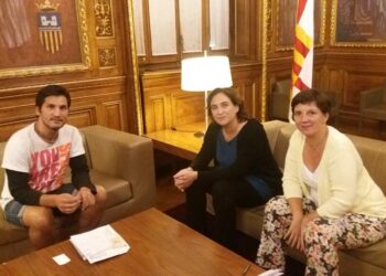 La alcaldesa de Barcelona se compromete con «los sin techo»