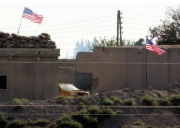 Comandos de Estados Unidos instalan base en Siria e izan su bandera