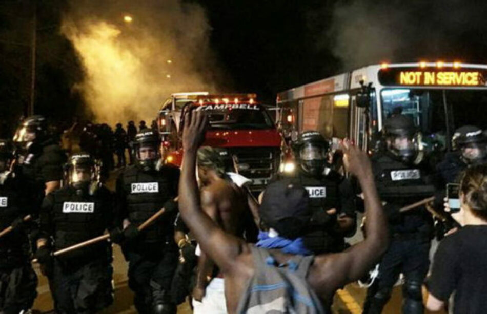 EE.UU: Estallan protestas en Charlotte por el asesinato policial de un padre afroestadounidense