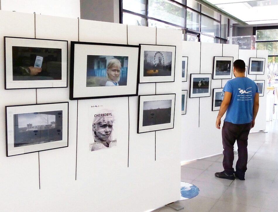 La Biblioteca Regional de Murcia acoge una exposición fotográfica sobre la realidad que se vive en Chernobyl