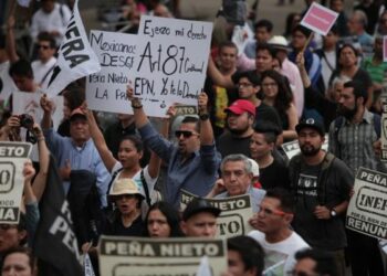 Multitudinaria marcha en México para exigir renuncia de Enrique Peña Nieto