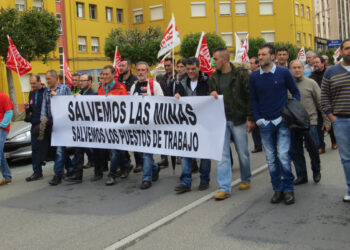 El PCE con los trabajadores de UMINSA y Endesa: «Por unas mineras y eléctricas públicas»