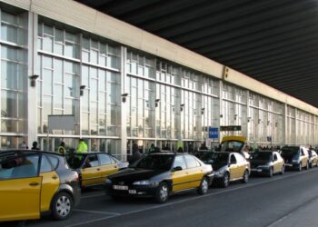 El ‘Grupo del Cambio’ en el Senado presenta una moción para mejorar el servicio de taxi en el aeropuerto de Barcelona