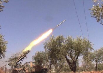 Rebeldes inician ofensiva de Alepo atacando base militar de Rusia