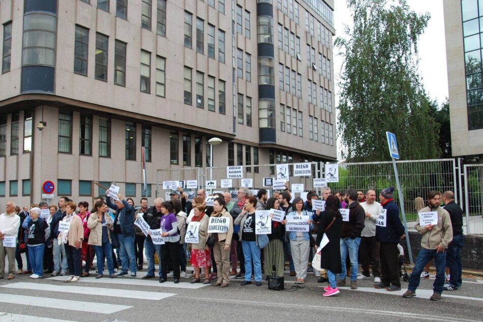 La fiscalía pide el sobreseimiento del caso de Diego, acusado por un policía local de Vigo de un delito de atentado