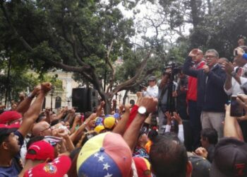 Derecha venezolana intenta dar un golpe de Estado parlamentario