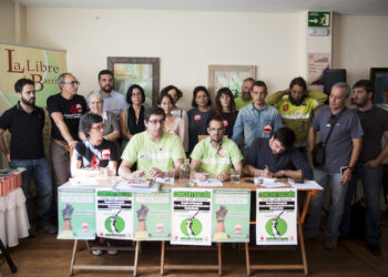 Ramón Espinar, portavoz de Unidos Podemos en el Senado, se reúne con trabajadores de Helechos S.C.M.