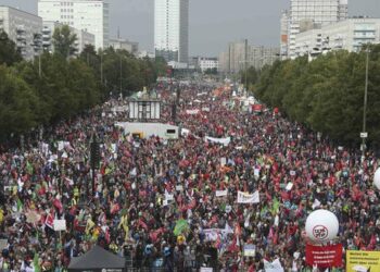 El controvertido acuerdo comercial de la UE con Canadá, CETA, pende de un hilo