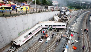 Plataforma Víctimas Tren Santiago: «Trece años de Angrois: Sin justicia y sin una investigación independiente las tragedias se repiten»