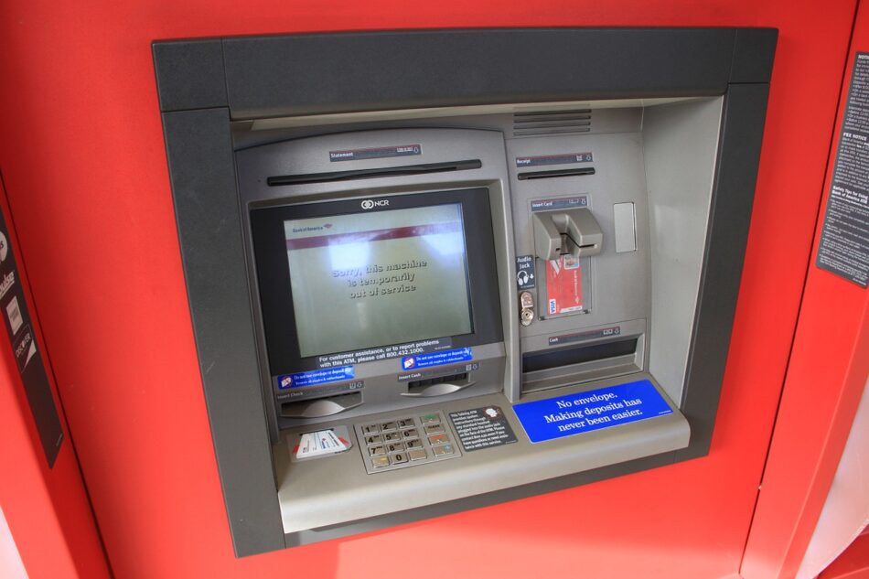 Almodóvar del Río cobrará 400 euros a los bancos por poner cajeros automáticos en la calle