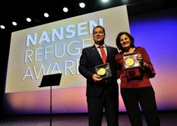 Los voluntarios griegos son homenajeados en la ceremonia del Premio Nansen para los Refugiados 2016