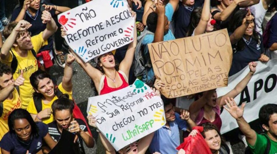 Estudiantes brasileños continúan toma de casi mil escuelas