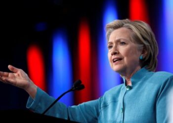 Hillary Clinton avanza en la punta a 15 días de elecciones en EE.UU.