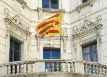 L’Alcaldessa de Berga desobeeix la justícia davant la segona citació per fer cas omís a la petició de retirada de l’estelada