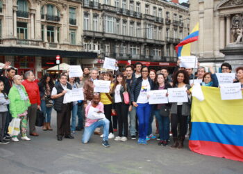 Intensa actividad realizaron colombianos en Europa: votaron SI