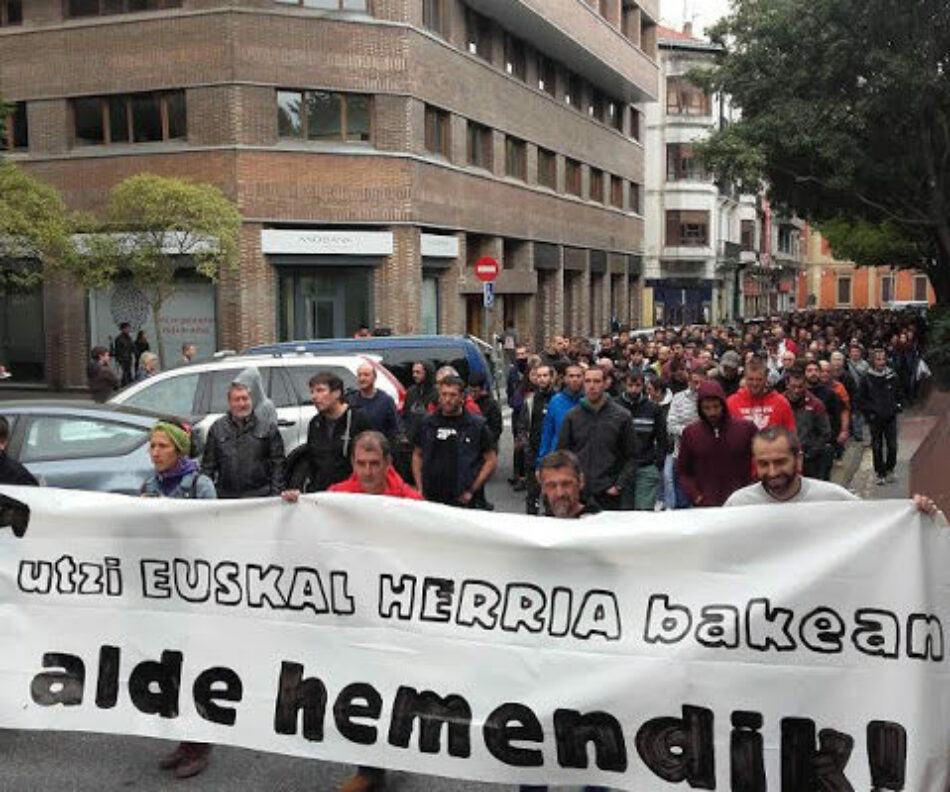 Euskal Herria: Cientos de manifestantes exigieron este 12 de octubre en Iruñea-Pamplona que “se vayan las fuerzas de ocupación”