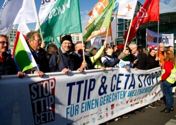 Salvemos Cabana llama a la movilización frente a los tratados de libre comercio CETA, TISA y TTIP