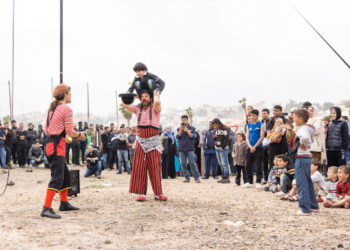 Pallasos en Rebeldía y el Festival Esperanzah! llevan a Melilla su ‘artivismo’ contra la política migratoria de la UE