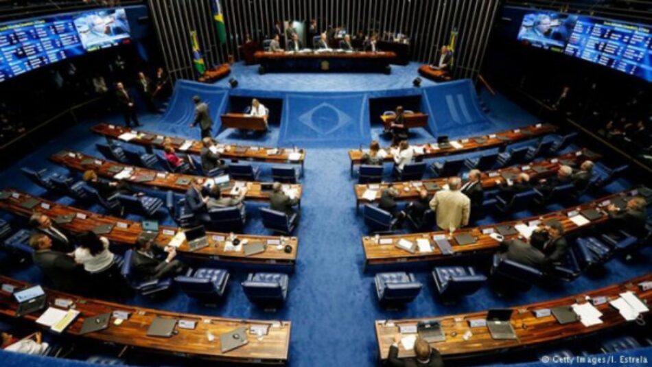 Parlamento de Brasil aprueba enmienda que congela inversión social por 20 años